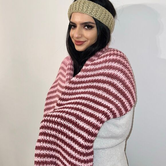 LIGHT AND DARK PINK MAUVE HANDMADE CHUNKY AND WIDE CROCHET WINTER BLANKET SCARF! - Picture 2 of 5